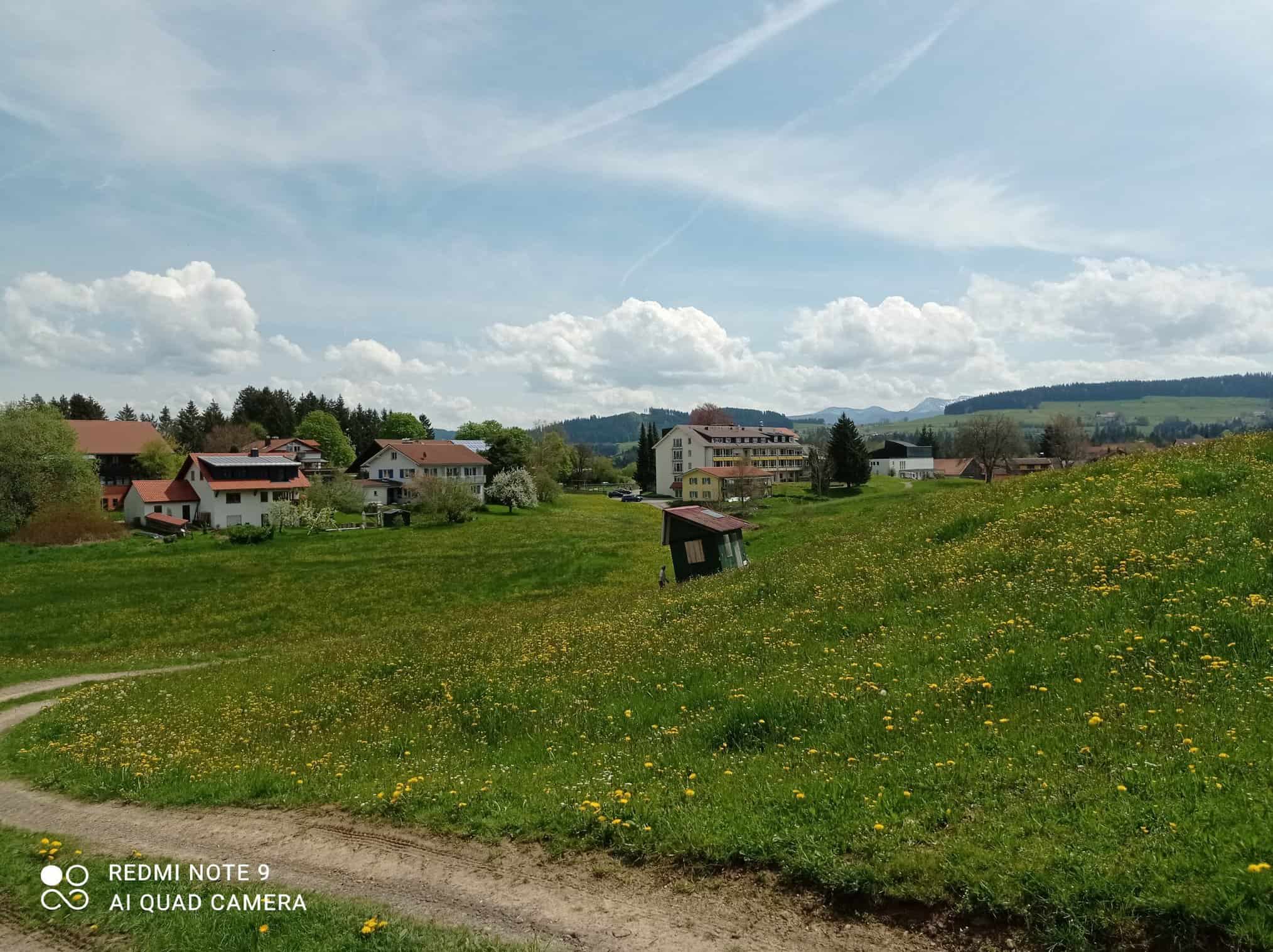 Gruppenfoto vor Polizeiwagen Die Schüler der OGS des BNG und der RSM stehen vor einem Polizeiwagen.